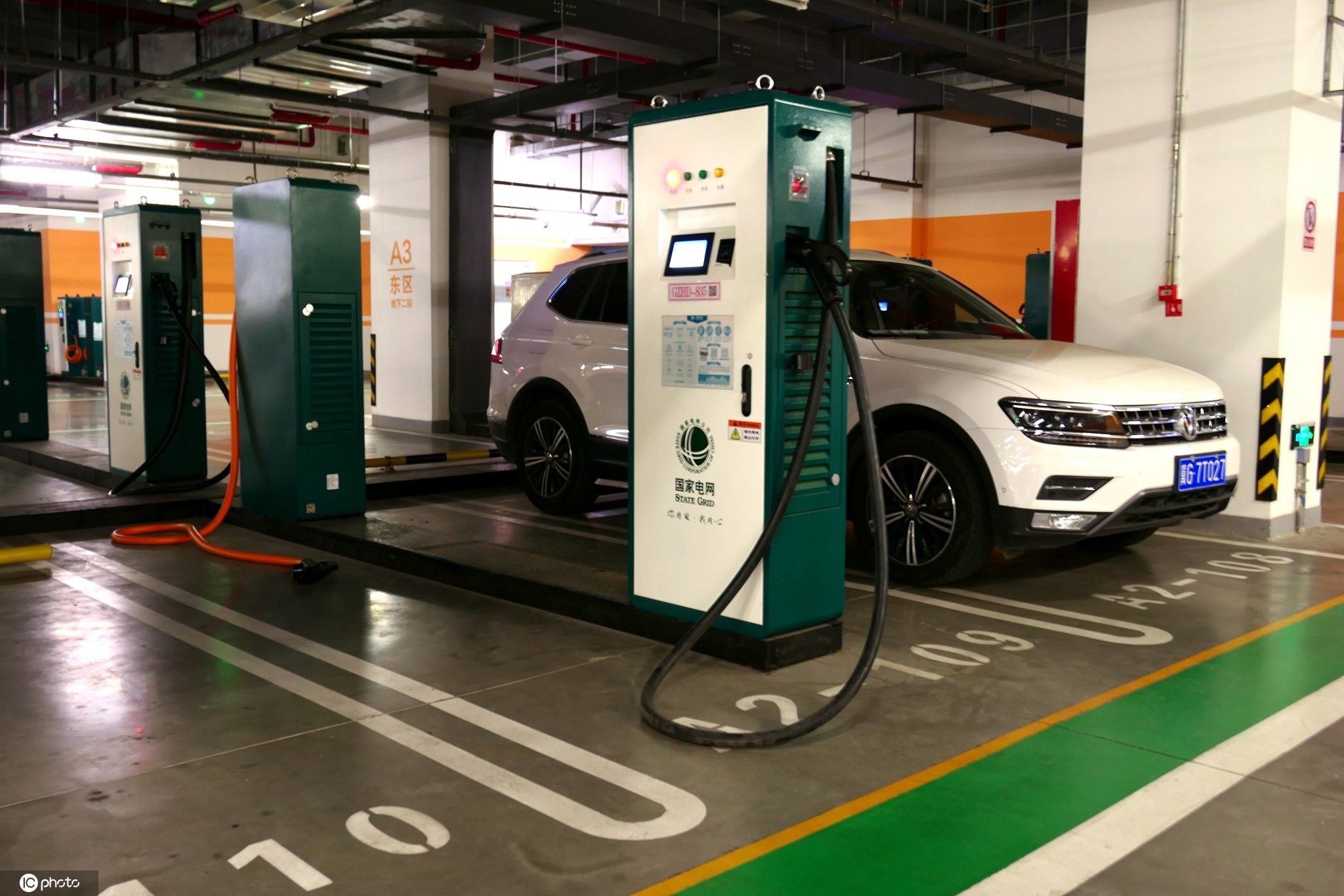 Manutenção Carro Elétrico vs Combustão: Comparativo de Custos 2026